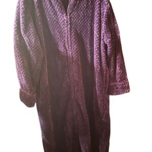 Women’s soft cozy purple long robe - zips up front - L - new without tags